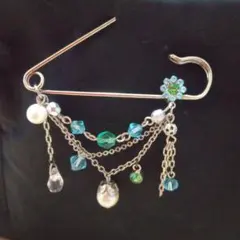 ビーズ装飾　ブローチ