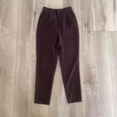【GU】ストレッチテーパードパンツ　ブラウン