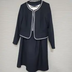 LLのパンプスと紺スーツ　13号