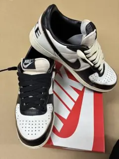 NIKE ホワイト/ブラック スニーカー