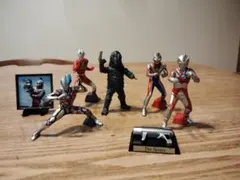 ウルトラマンHGフィギュア 5体と小物2個セット
