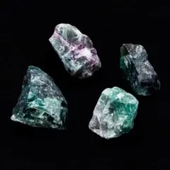 グリーン・パープル・フローライト　バラ原石約100ｇ約0.5㎝～約4.5㎝　4個