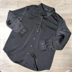 サテンブラウス