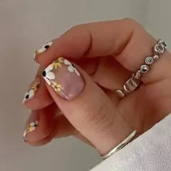 24 PCS プレスオンネイル 短い付け爪 フレンチネイル フラワー