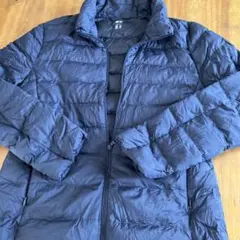 UNIQLO 軽量ダウンジャケット　色：ネイビー