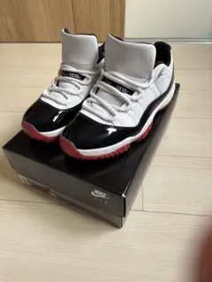 Nike Air Jordan 11 Retro ホワイト/ブラック/レッド