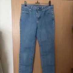 GU薄い青色 スリムフィット デニムパンツ