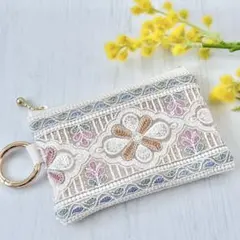 インド刺繍リボンのフラットポーチ　カラビナ付き　キーケース