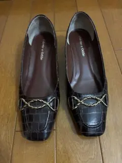 お仕事　スクエアトゥ　ローヒールパンプスのサムネイル