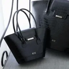 riu Synthetic leather tote bag Rちゃん riu Synthetic leather tote bag Rちゃん