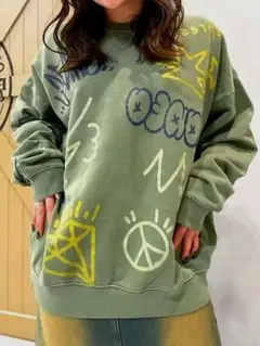 ピグメントらくがきスウェット　M カーキ　6490円
