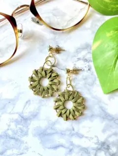 スエード紐 編み込みピアス モスグリーン Miiiisaの家 (※即購入禁止)