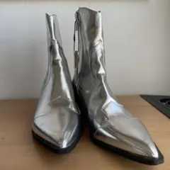 ポインテッドトゥ ブーツ