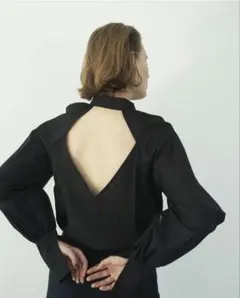 Rosary.moon Back Open Blouse Black