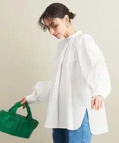 BEAUTY&YOUTH バックボタンボリュームスリーブブラウス　白