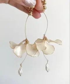 coussinet fleur 2way ピアス 9㎝ クシネ フルール - メルカリ