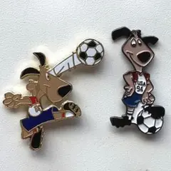 41322 ピンバッジ ピンズ サッカーワールドカップ アメリカ 犬 2個セット