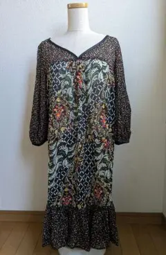 異柄合わせのワンピース（黒ベース）チュニック