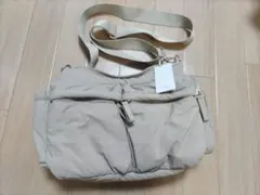 (新品)撥水パファーショルダーバッグ　ベージュ