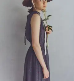 N. Natural Beauty Basic ダークフローラルワンピース