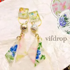 新作 友禅和紙【白地 ラメ入り花・青花柄】さんかく&和柄タイルの和風ピアス