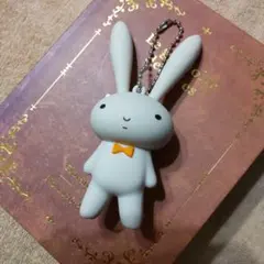 クレヨンしんちゃん　ネネちゃんのうさぎキーチェーン付きフィギュア