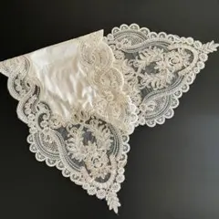 新品　おしゃれな高級感があるテーブルランナー 43×154cm レース×ベロア