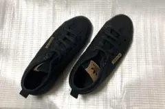 adidas スニーカー