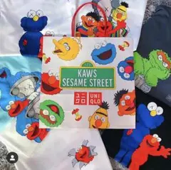 新品未使用　UNIQLO ユニクロ　KAWS カウズ　セサミストリート　紙袋