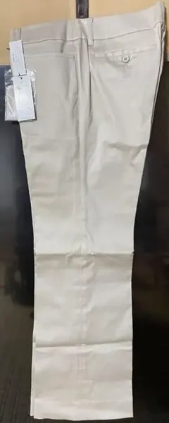 イネド ストレッチ素材パンツ 11号 ベージュ 新品未使用　タグ付き