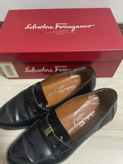 Salvatore Ferragamo 黒 ローファー