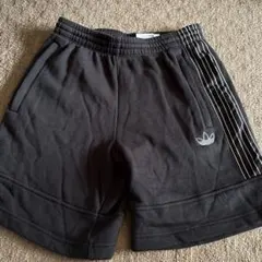 adidas ハーフパンツ　濃グレー　Sサイズ