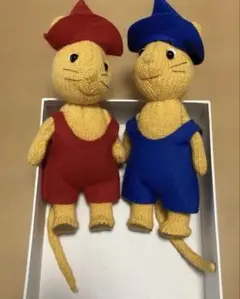 「ぐりとぐら」のキャラクター人形　2体セット　赤と青の帽子と リュック付 ぐりとぐら 人形 - メルカリ