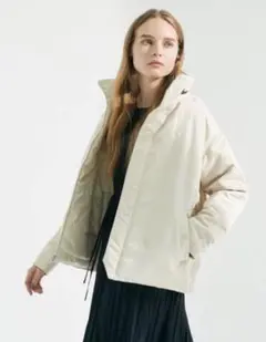 NIKE ダウンジャケット　オフホワイト