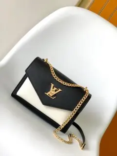 Louis Vuitton ショルダーバッグのサムネイル