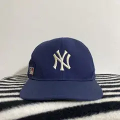 90sヴィンテージ　MLB ニューヨークヤンキース　帽子　キャップ　ツバ裏緑