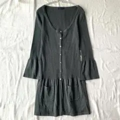 【アトリエシックス】リブカーディガン 袖口裾フレア フルボタン オーバルネックFのサムネイル