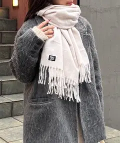 【新品タグ付】Chico☆ネーム入り無地ストール　オフホワイトのサムネイル