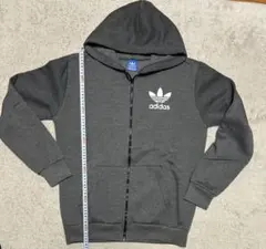 adidas(アディダス) パーカー　グレー　裏起毛