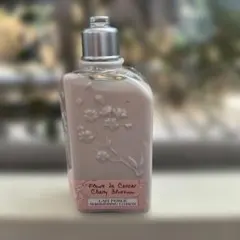 ロクシタン チェリーブロッサム シマーリングボディミルク 250mL ボディ乳液のサムネイル