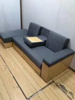 グレーのファブリックL字型ソファ