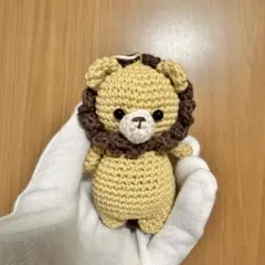 編みぐるみ　ライオンキーホルダー