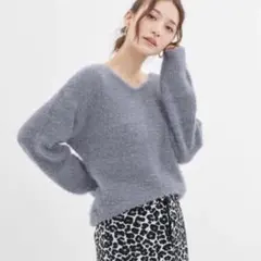 GU ジーユー　フェザーヤーン　Vネック セーター　L