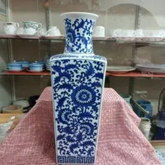 青白磁の花瓶 山水画と鳥のデザイン 中国陶芸 アンティーク ♤ - メルカリ