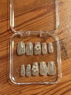 上品グリッターネイルチップ 10枚セット｜パールフラワー付き