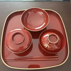 お食い初め用　漆塗り赤い食器セット