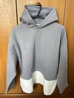 フード付き スウェットパーカー