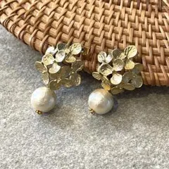 【美品】フラワーモチーフ 結婚式 パール ピアス ブライダルアクセサリー