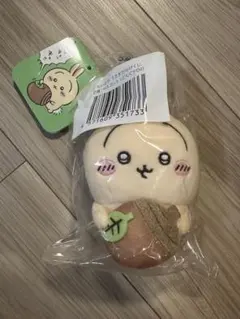 ちいかわ うさぎだらけくじ D賞 マスコット（どんぐりDJ） - メルカリ