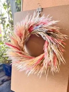 パンパスグラスリース　オリジナルカラー　お色ミックスアクセントに赤入り